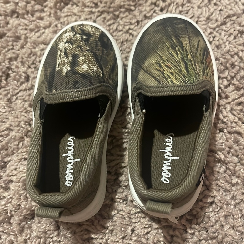 New oomphies toddler shoe